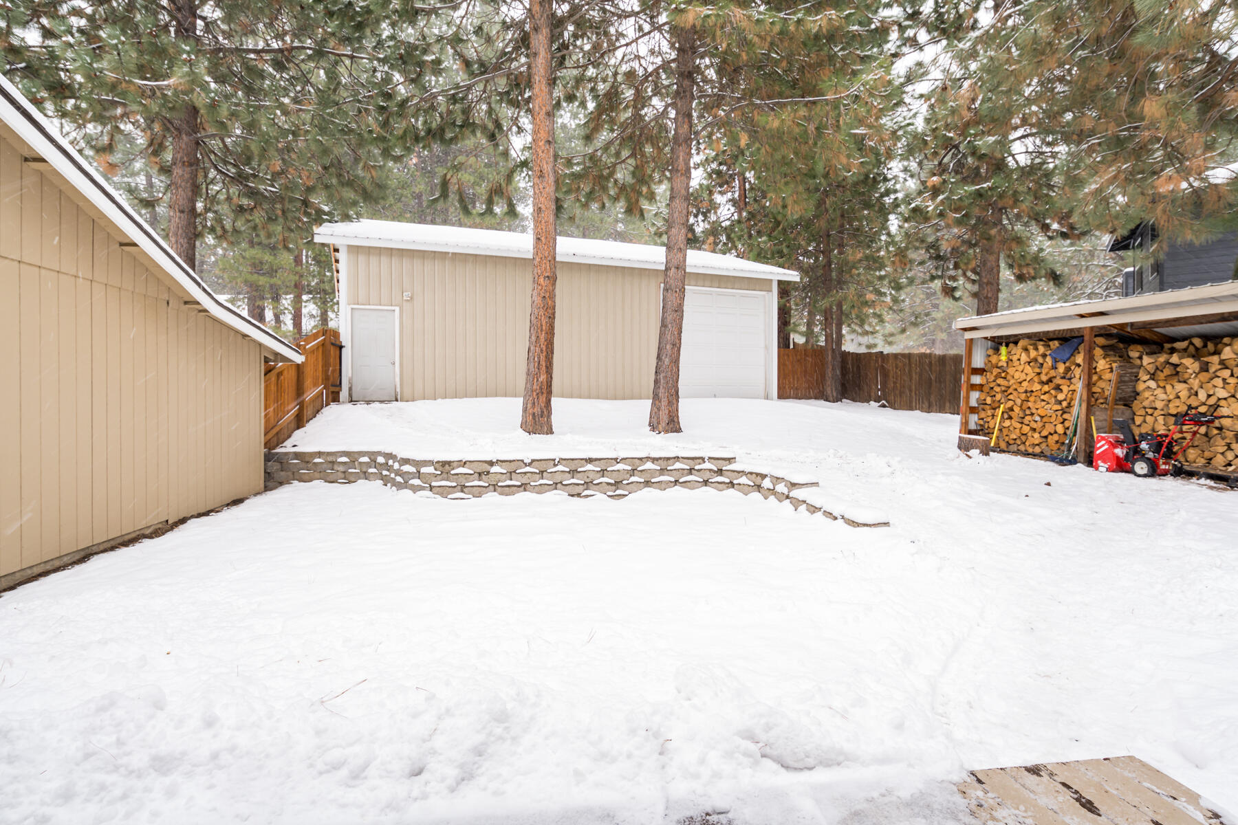 19271 Indian Summer Road Bend, OR 97702 - Photo 9 of 48 a view of a backyard of the house