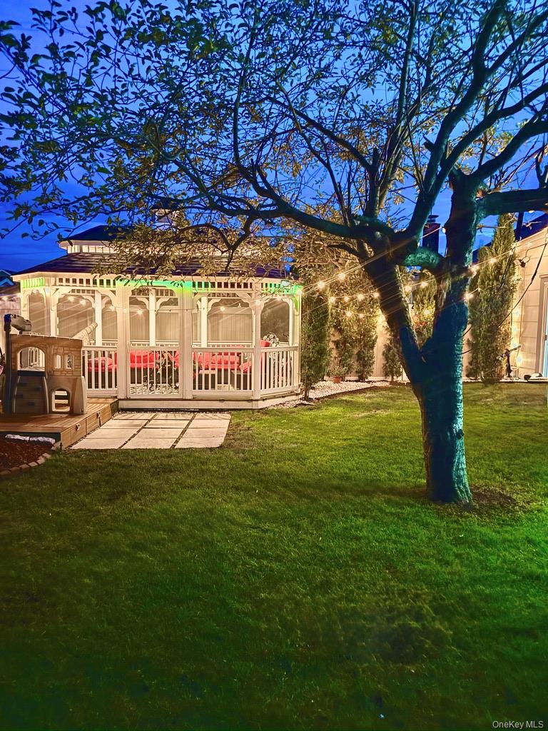 62 Walnut Road Inwood, NY 11096 - Photo 28 of 31