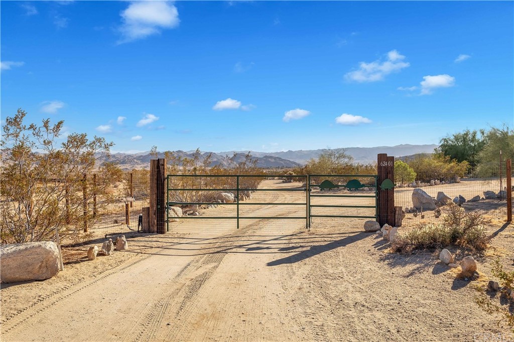 62401 Sunflower Road Joshua Tree, CA 92252 - Photo 2 of 75 a view of a terrace with skyline