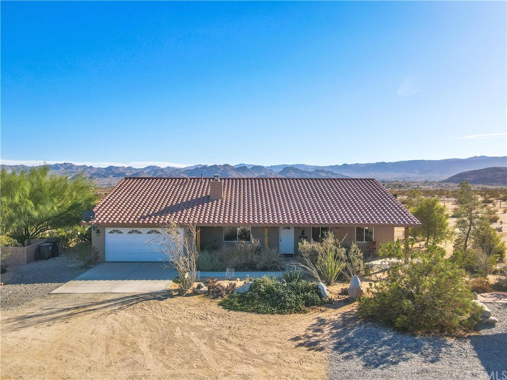 62401 Sunflower Road Joshua Tree, CA 92252 - Photo 4 of 75 a view of a house with a yard and potted plants