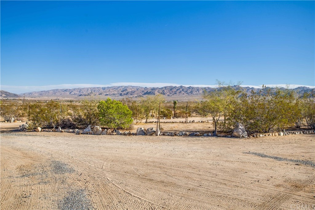 62401 Sunflower Road Joshua Tree, CA 92252 - Photo 50 of 75 a view of an lake and a mountain