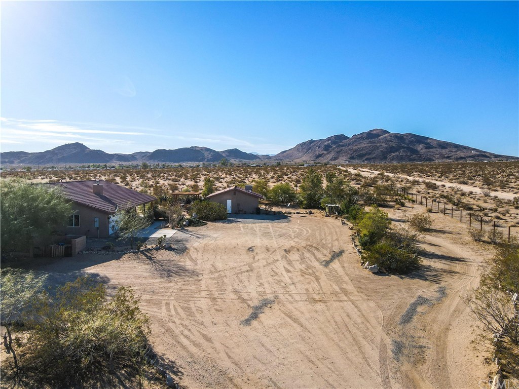 62401 Sunflower Road Joshua Tree, CA 92252 - Photo 68 of 75 a view of lot of a city with mountain
