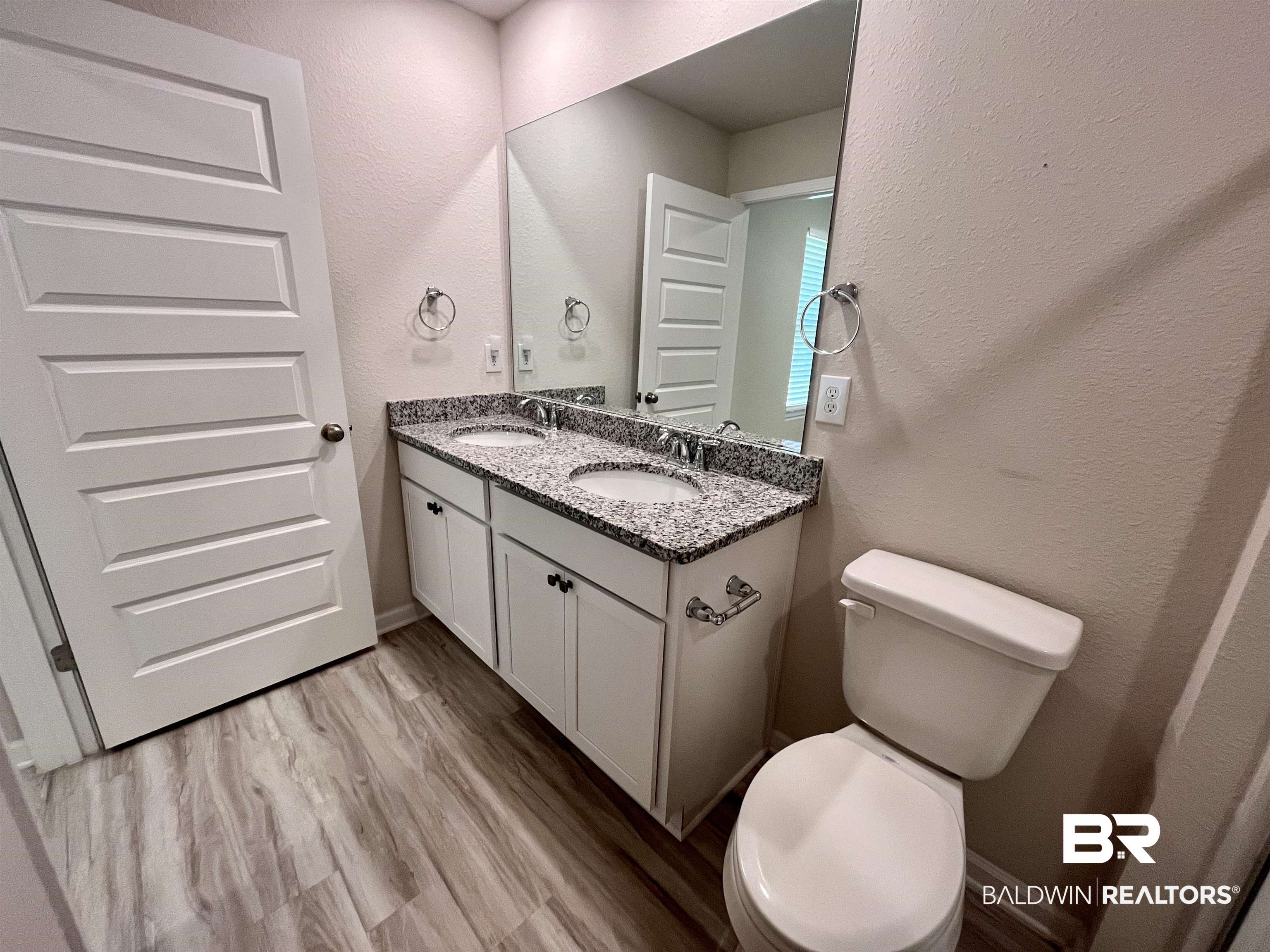 8891 Summer Bay Lane Foley, AL 36535 - Photo 32 of 54 Primary Ensuite Bathroom
