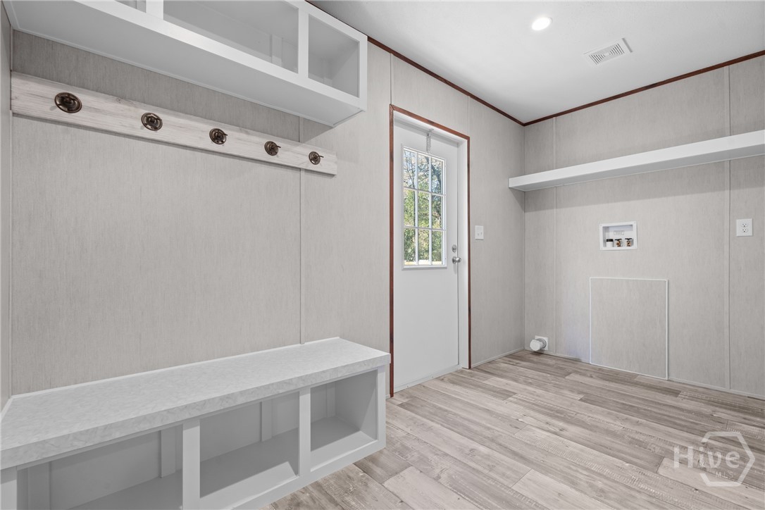 215 Orchard Road Ellabell, GA 31308 - Photo 9 of 12 Mudroom????????????????????????????????????????