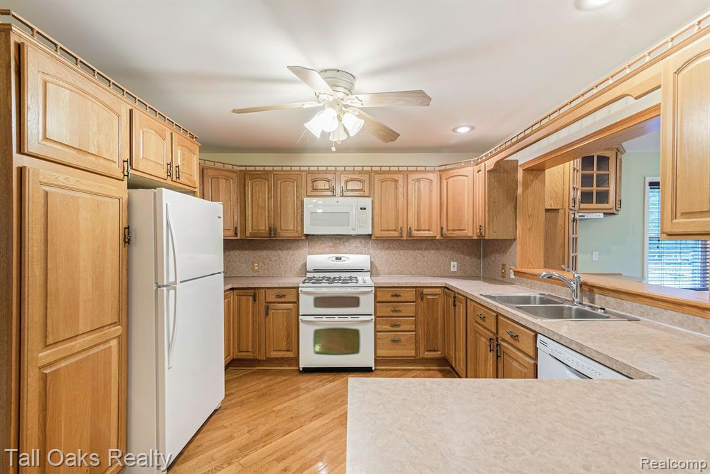 3157 Belsay Road Burton, MI 48519 - Photo 9 of 39