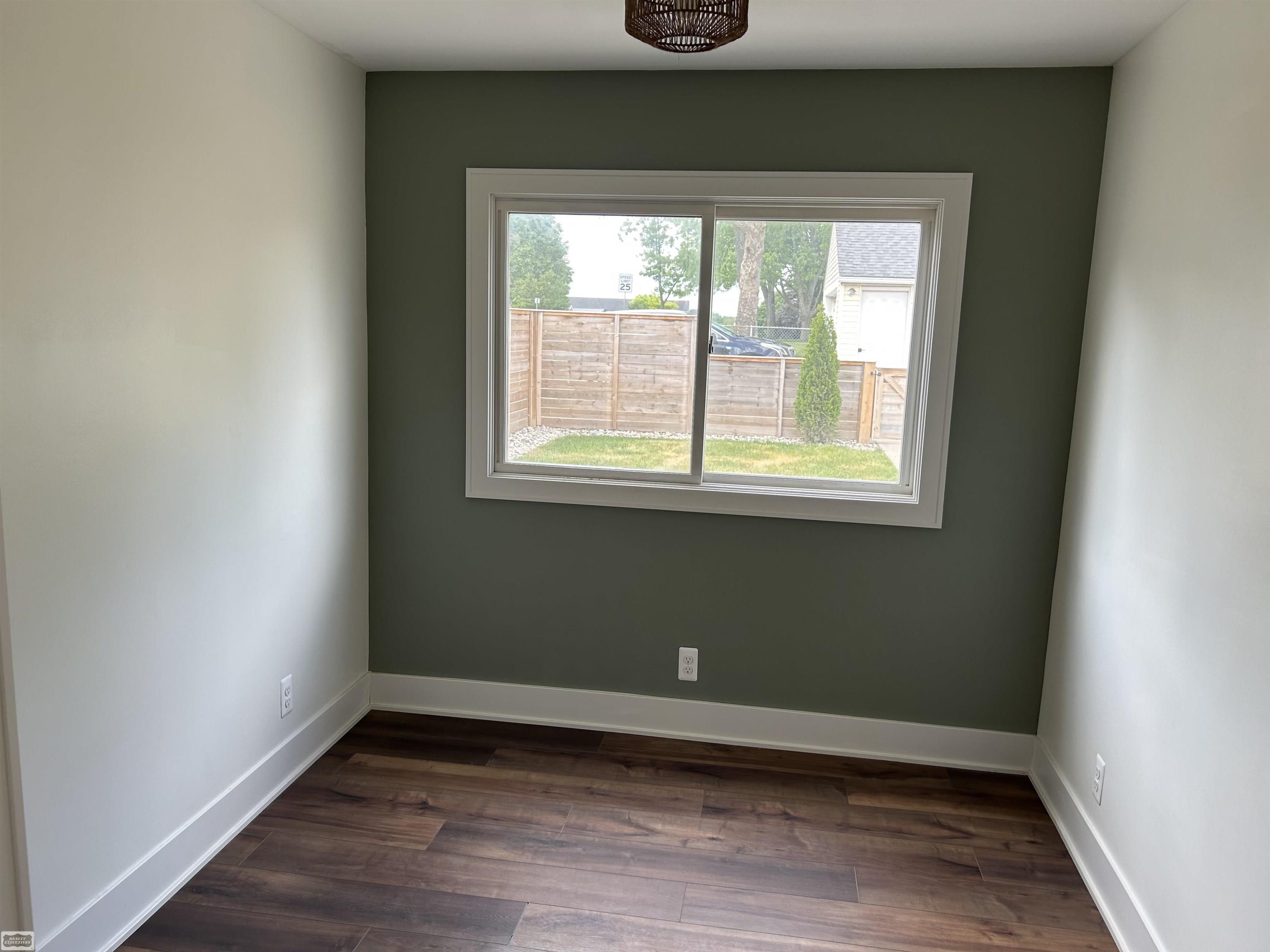 930 West 3rd Street Rochester, MI 48307 - Photo 5 of 9