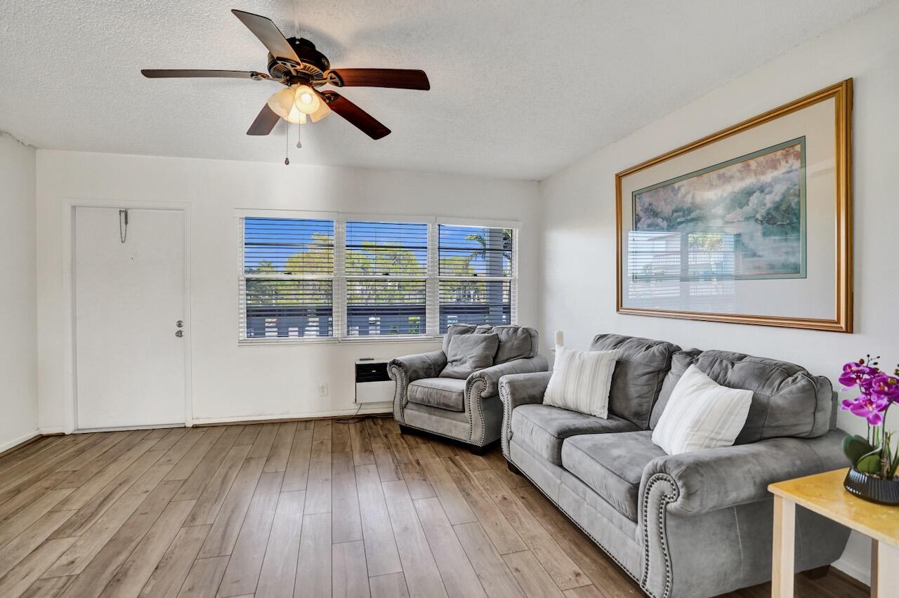 189 Brighton East Boca Raton, FL 33434 - Photo 12 of 32 189 Brighton E - 24