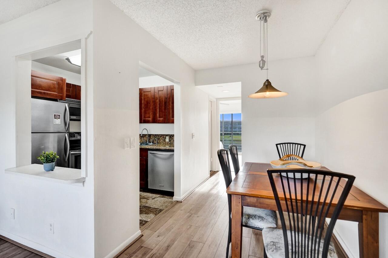 189 Brighton East Boca Raton, FL 33434 - Photo 14 of 32 189 Brighton E - 14