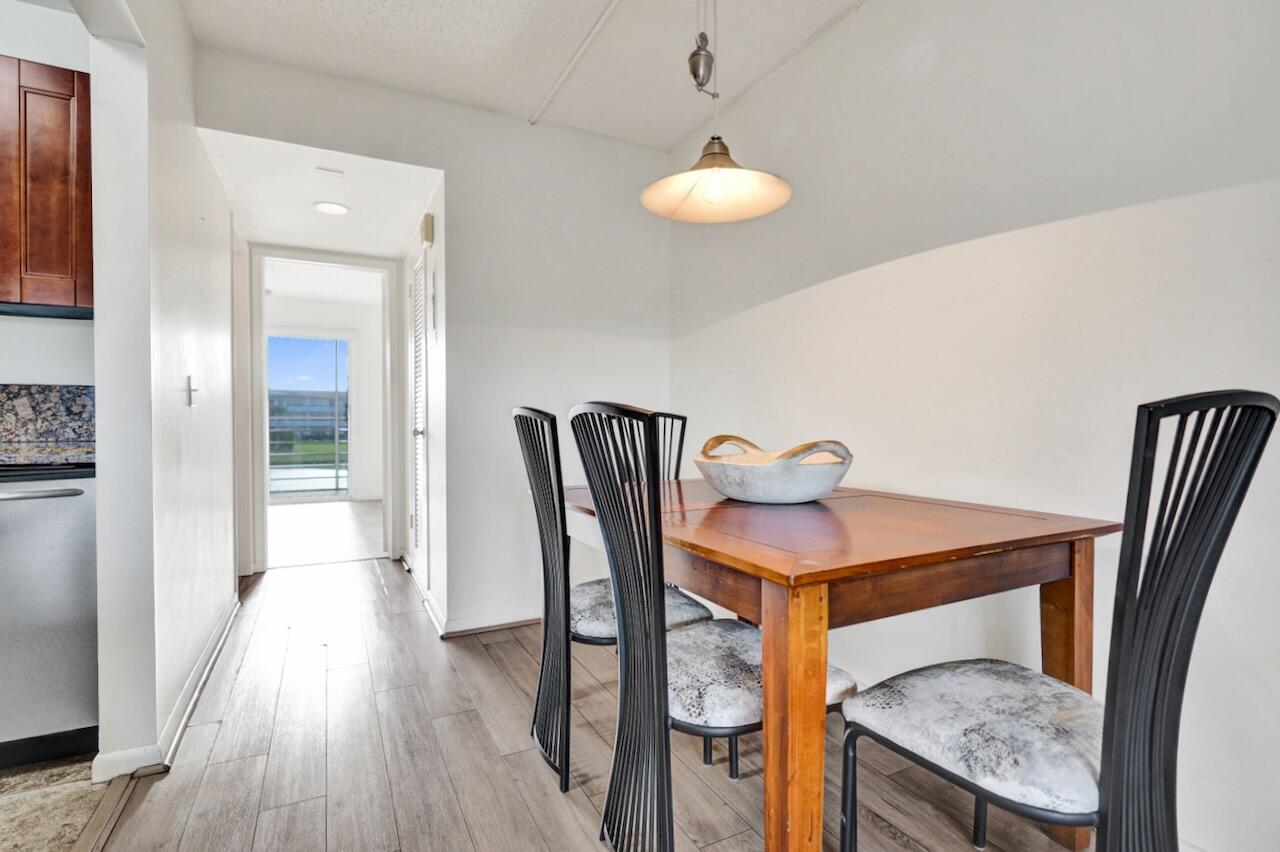 189 Brighton East Boca Raton, FL 33434 - Photo 15 of 32 189 Brighton E - 17