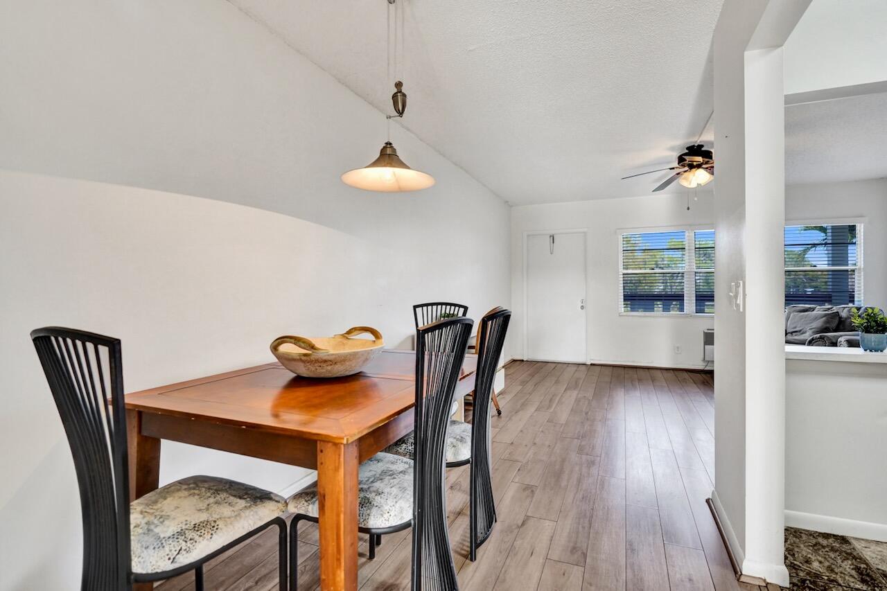 189 Brighton East Boca Raton, FL 33434 - Photo 17 of 32 189 Brighton E - 20