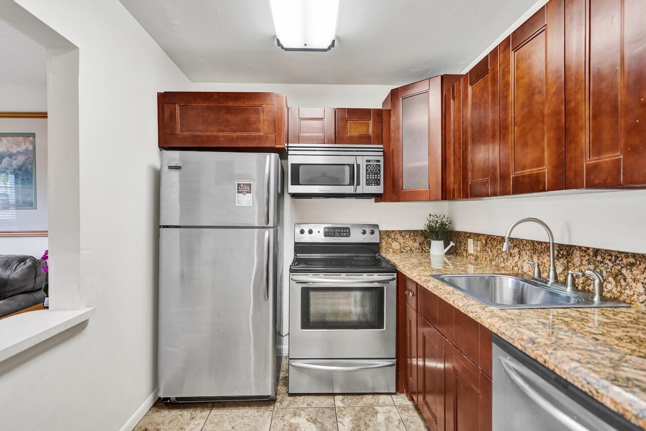 189 Brighton East Boca Raton, FL 33434 - Photo 18 of 32 189 Brighton E - 15