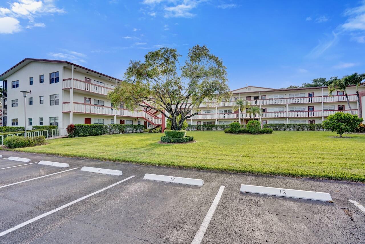 189 Brighton East Boca Raton, FL 33434 - Photo 2 of 32 189 Brighton E - 1