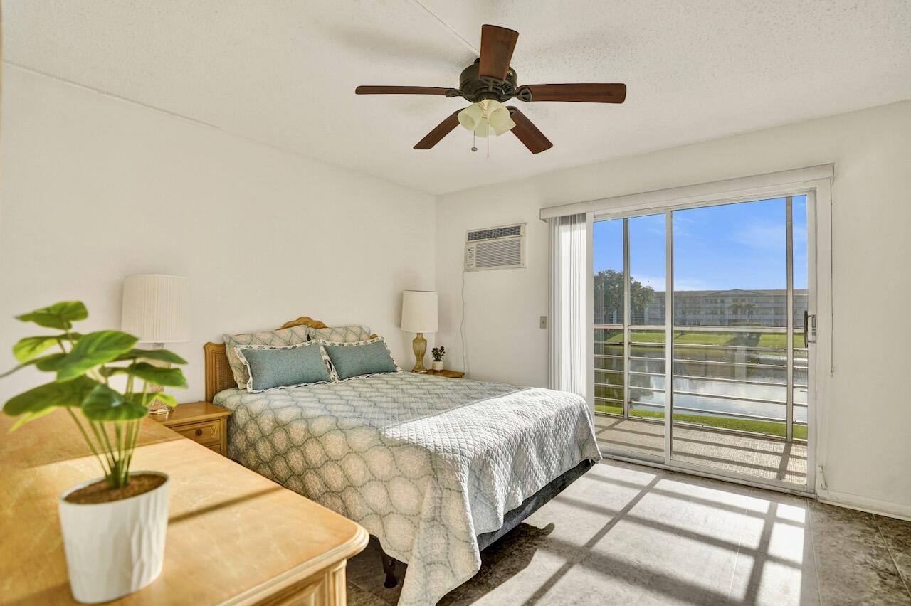 189 Brighton East Boca Raton, FL 33434 - Photo 24 of 32 189 Brighton E - 25