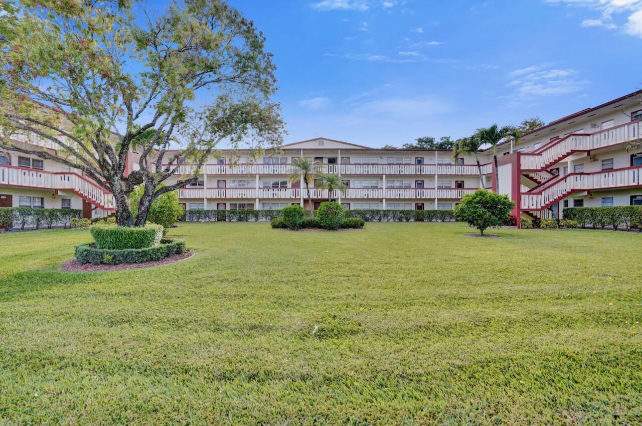 189 Brighton East Boca Raton, FL 33434 - Photo 3 of 32 189 Brighton E - 2