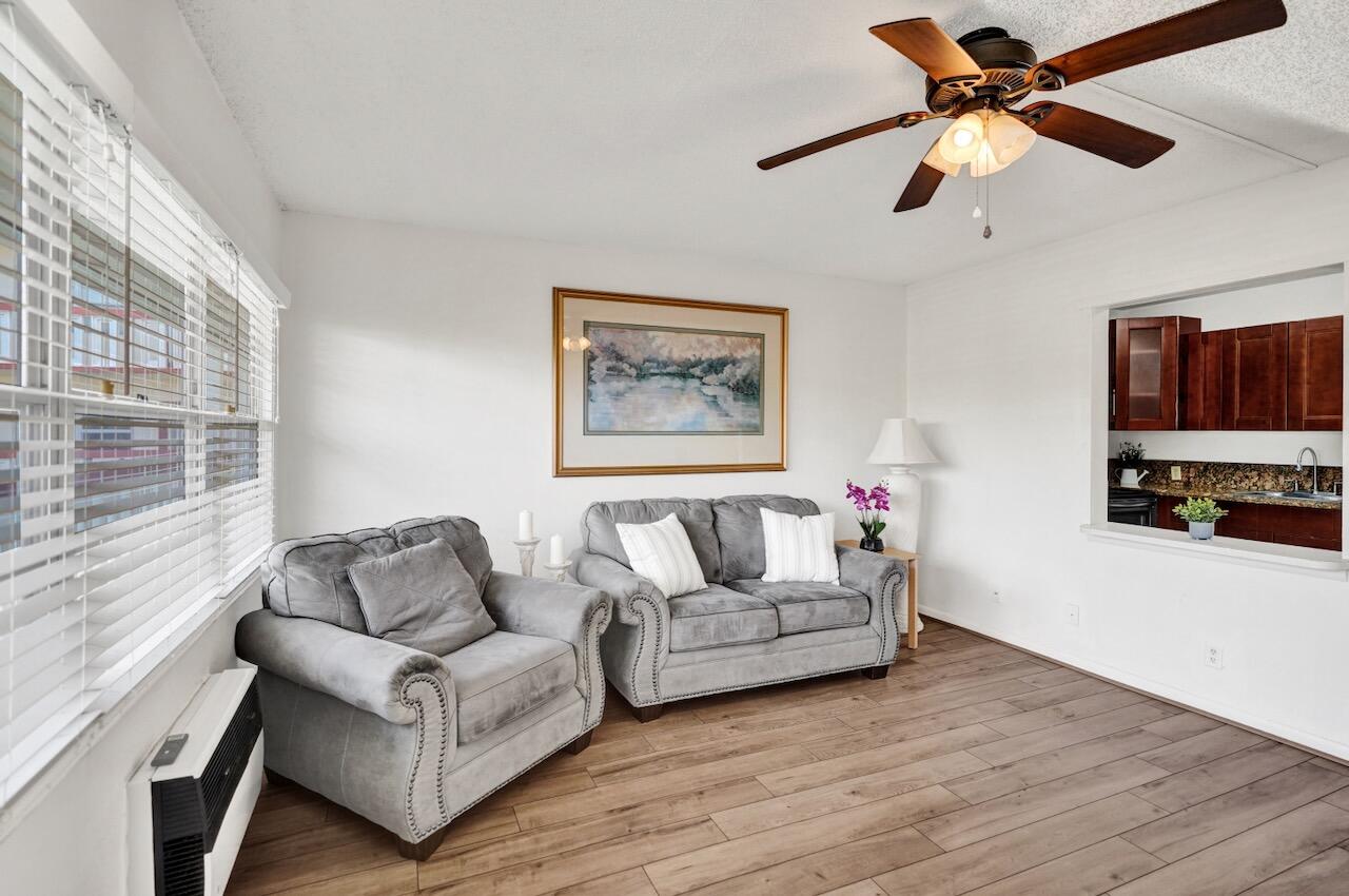 189 Brighton East Boca Raton, FL 33434 - Photo 7 of 32 189 Brighton E - 8