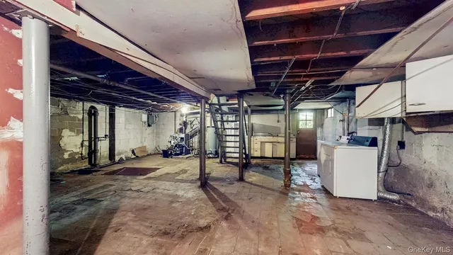 a view of a storage & utility room