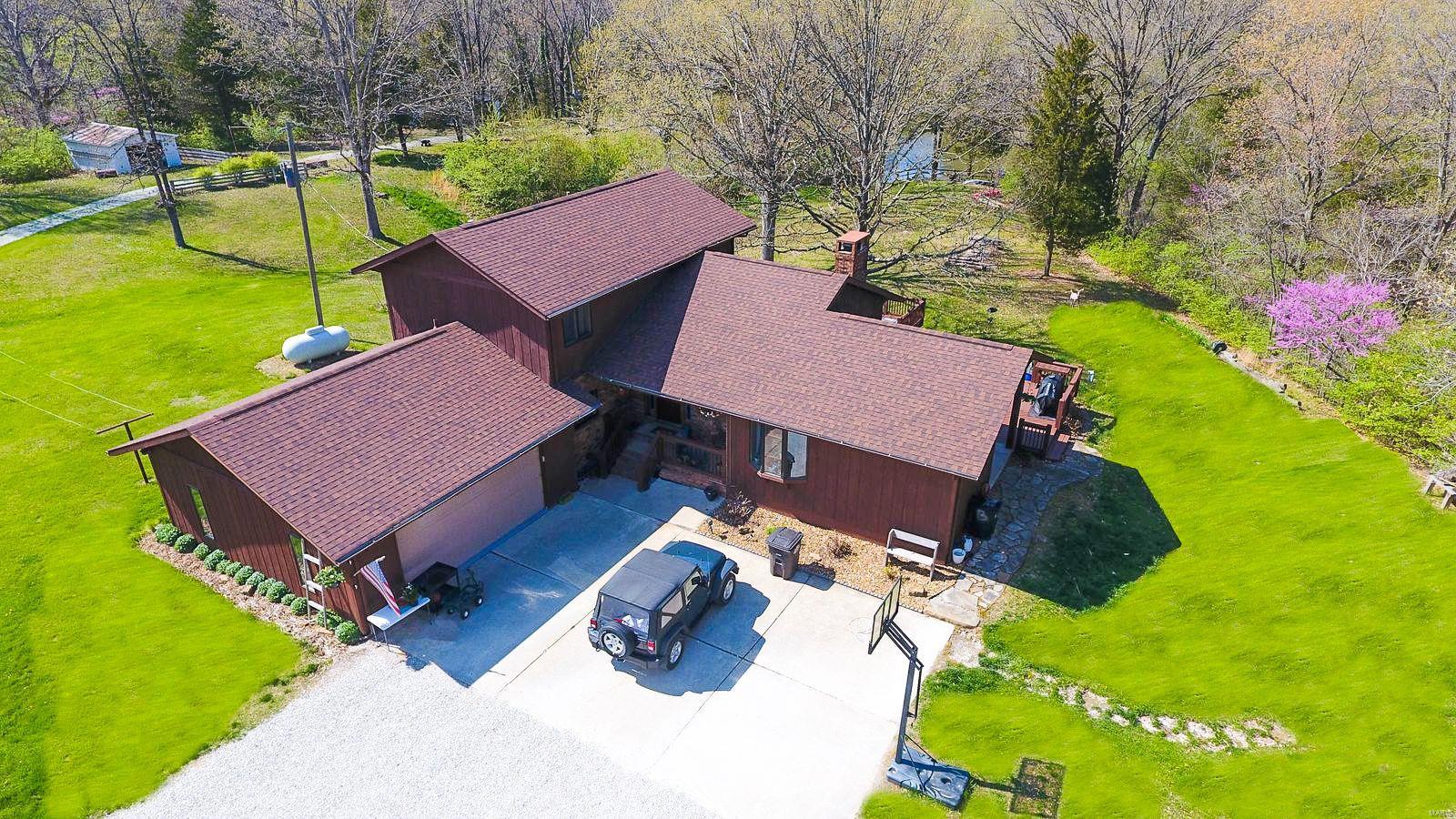 17710 Vfw Road Staunton, IL 62088 - Photo 1 of 45 Gallery Image 1