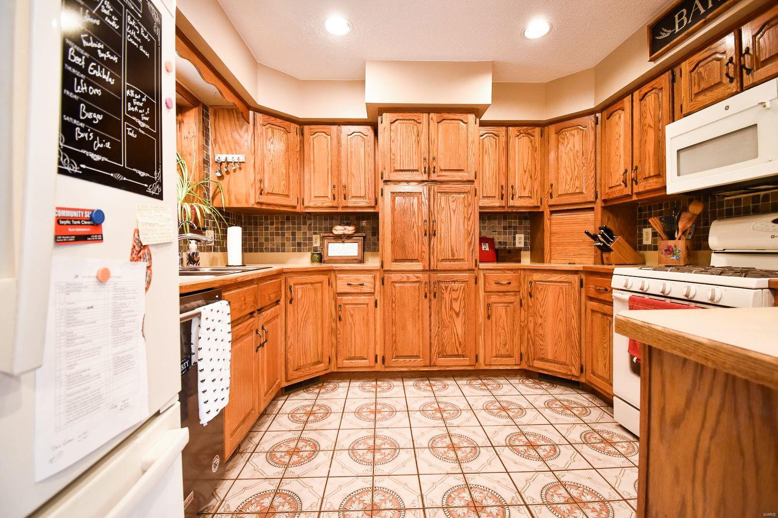 17710 Vfw Road Staunton, IL 62088 - Photo 11 of 45 Gallery Image 11