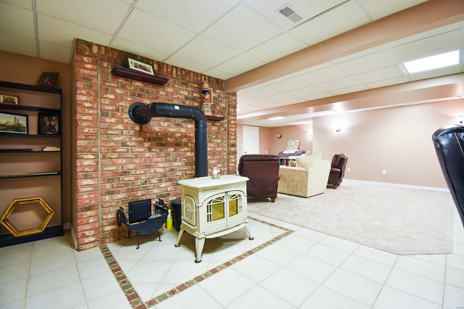 17710 Vfw Road Staunton, IL 62088 - Photo 17 of 45 Gallery Image 17