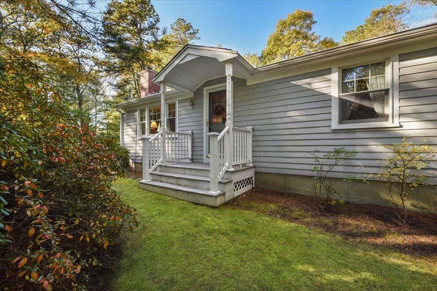 529 Santuit Road Cotuit, MA 02635 - Photo 3 of 33 20211107031110984368000000-o