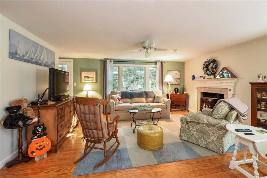 529 Santuit Road Cotuit, MA 02635 - Photo 6 of 33 20211107031113285461000000-o