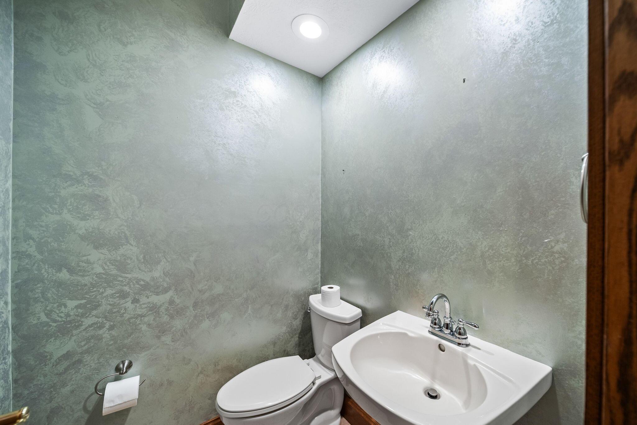 2645 Berringer Road Waldo, OH 43356 - Photo 110 of 153 FIrst floor half bath