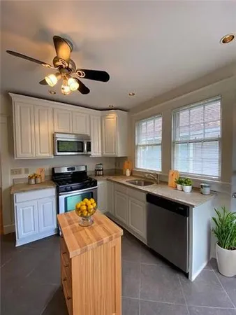 $2,100 | 6320 Fontainebleau Drive, New Orleans, LA 70125