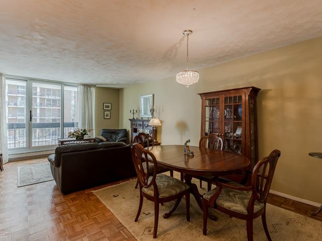 5901 North Sheridan Road, Unit 6G Chicago, IL 60660 - Photo 11 of 24 a view of a dining room with furniture