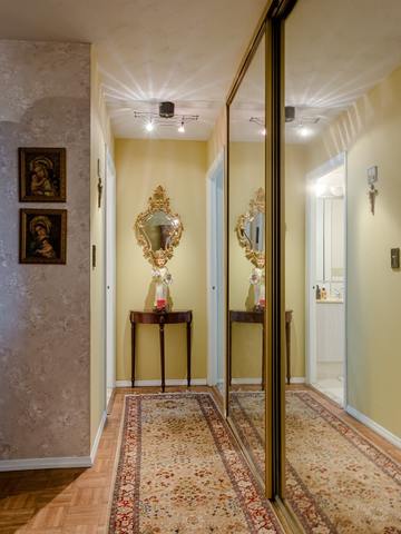 5901 North Sheridan Road, Unit 6G Chicago, IL 60660 - Photo 14 of 24 a view of a hallway