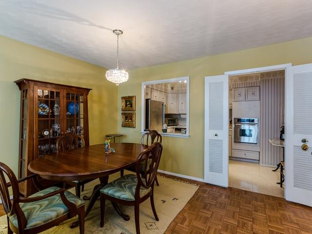 5901 North Sheridan Road, Unit 6G Chicago, IL 60660 - Photo 9 of 24 a dining room with furniture and window