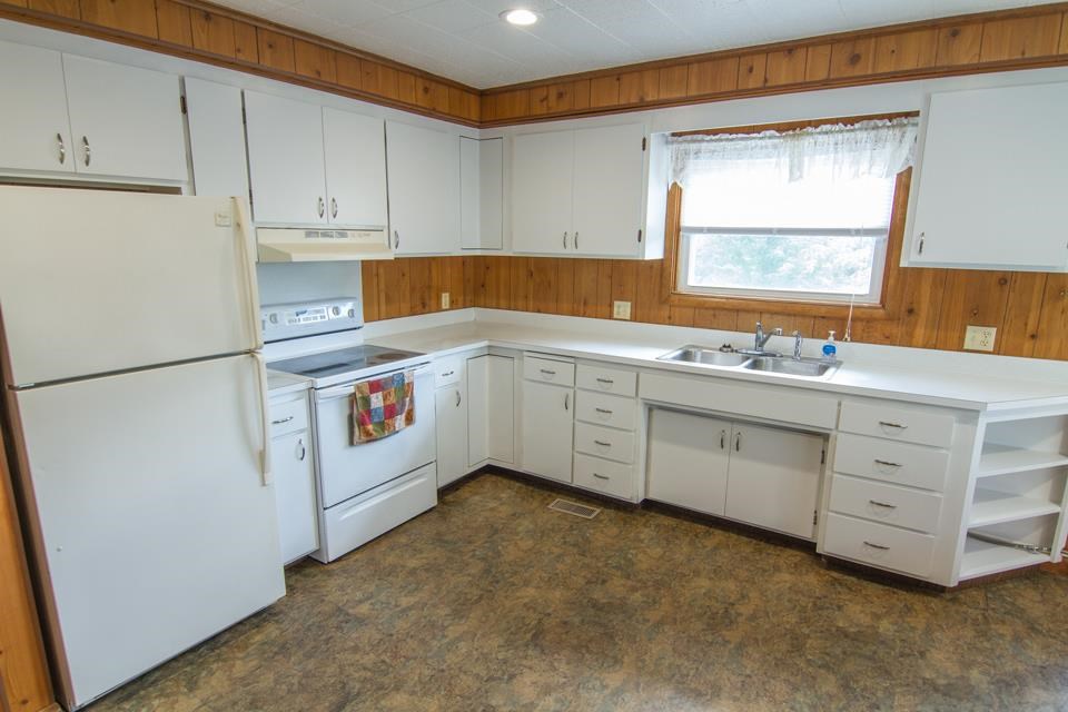 9104 East Coleman Road Coleman, MI 48618 - Photo 7 of 32 1888656-6.JPG