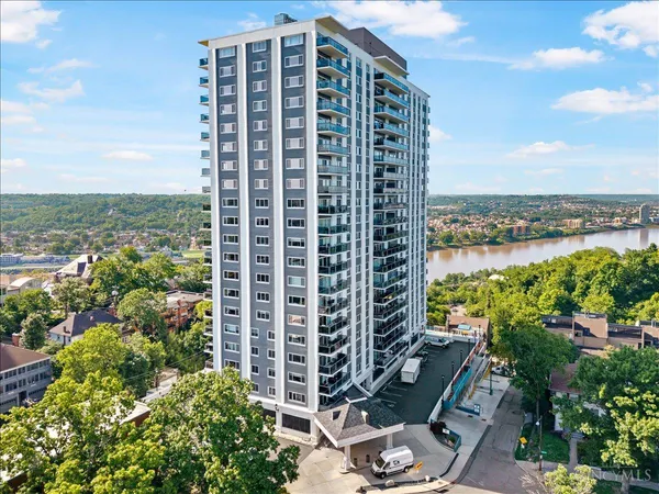 $849,900 | 2200 Victory Parkway, Unit 2504, Cincinnati, OH 45206