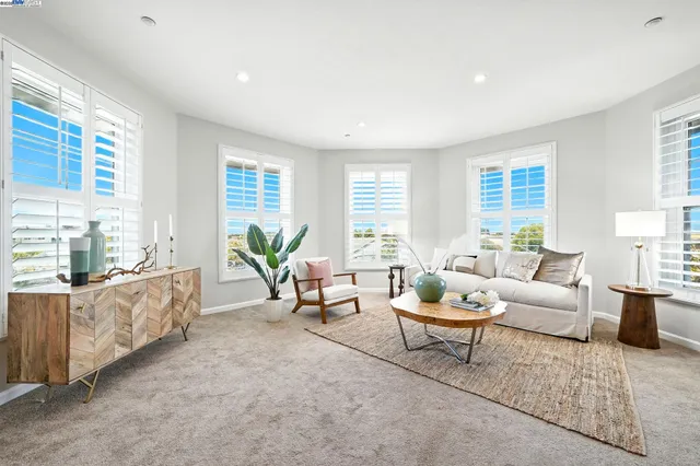 $749,000 | 1121 40th Street, Unit 1401, Emeryville, CA 94608