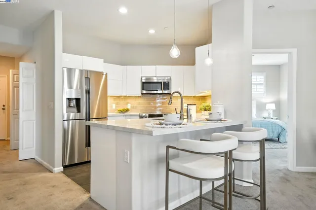 $749,000 | 1121 40th Street, Unit 1401, Emeryville, CA 94608