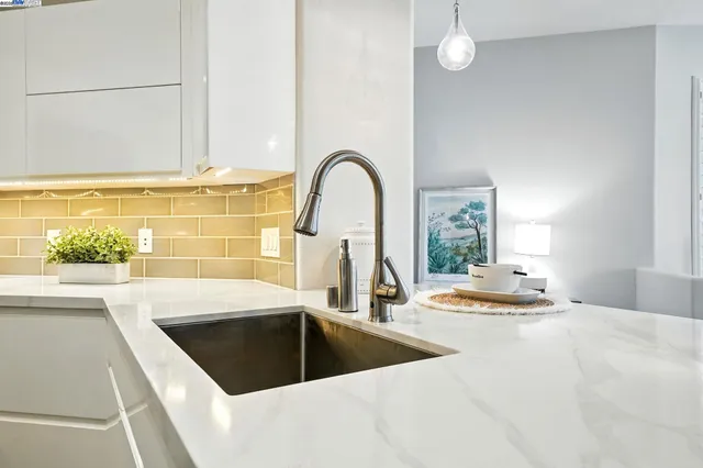 $749,000 | 1121 40th Street, Unit 1401, Emeryville, CA 94608