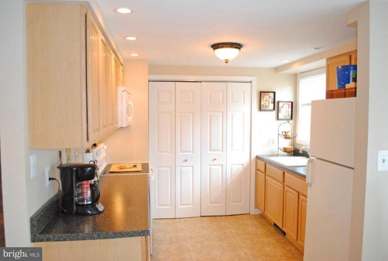 239 Coldbrook Road Lutherville-Timonium, MD 21093 - Photo 22 of 28 Apartment Kitchen