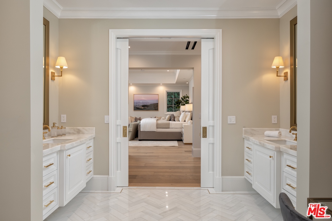 604 Walden Drive Beverly Hills, CA 90210 - Photo 12 of 31