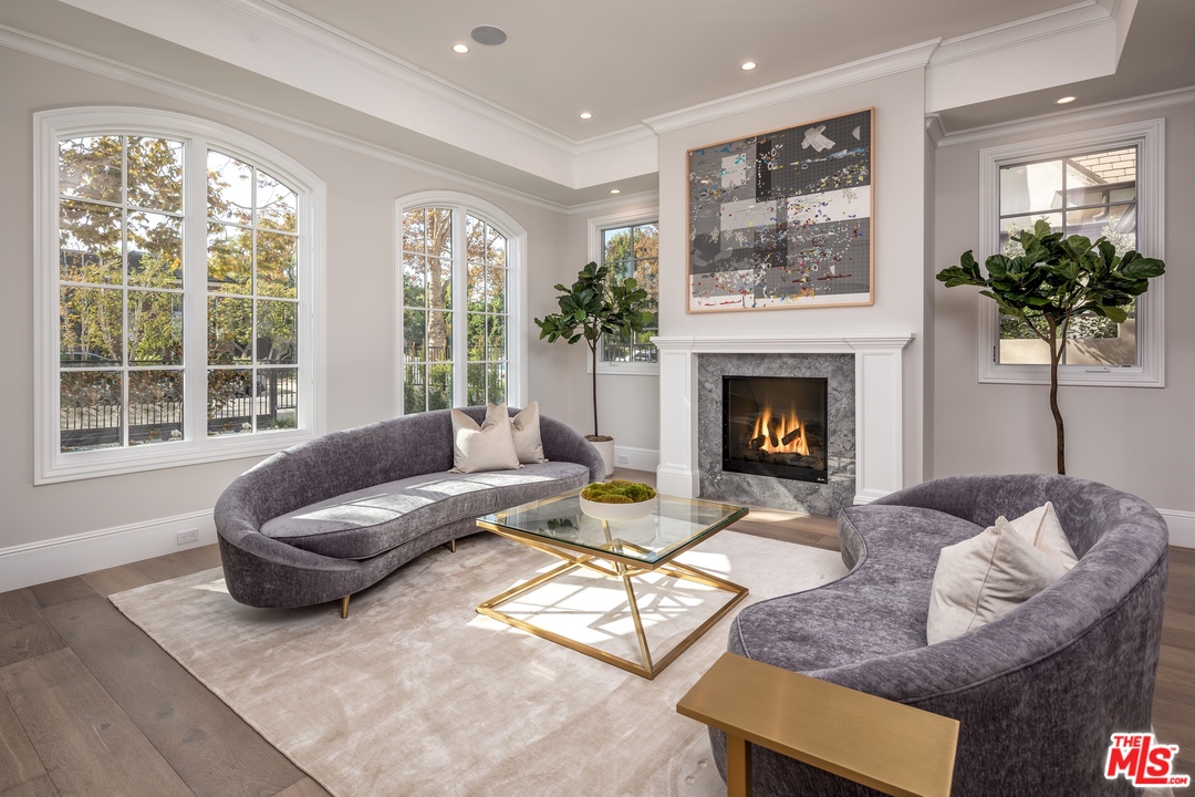 604 Walden Drive Beverly Hills, CA 90210 - Photo 3 of 31