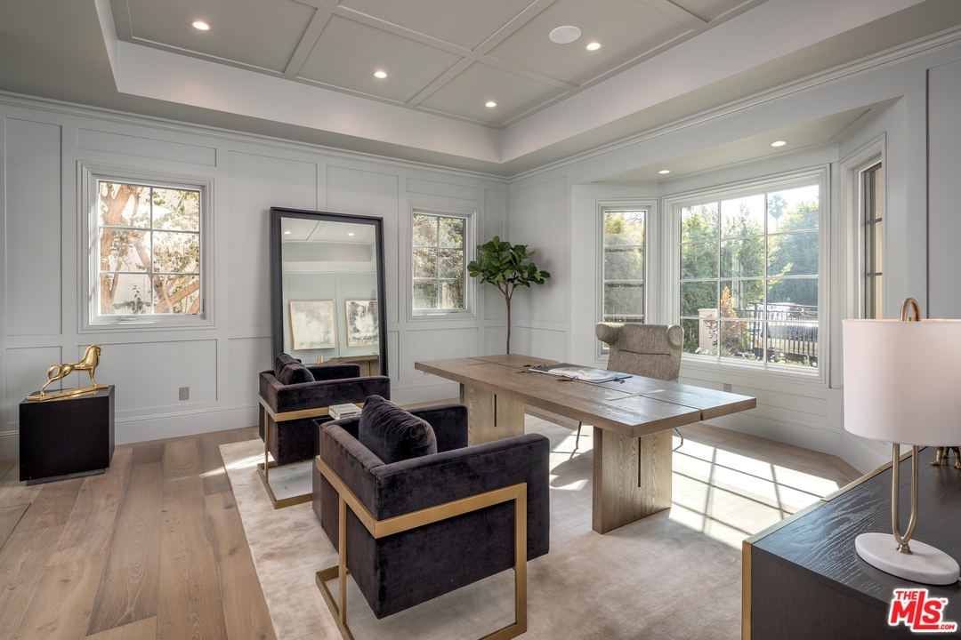 604 Walden Drive Beverly Hills, CA 90210 - Photo 4 of 31