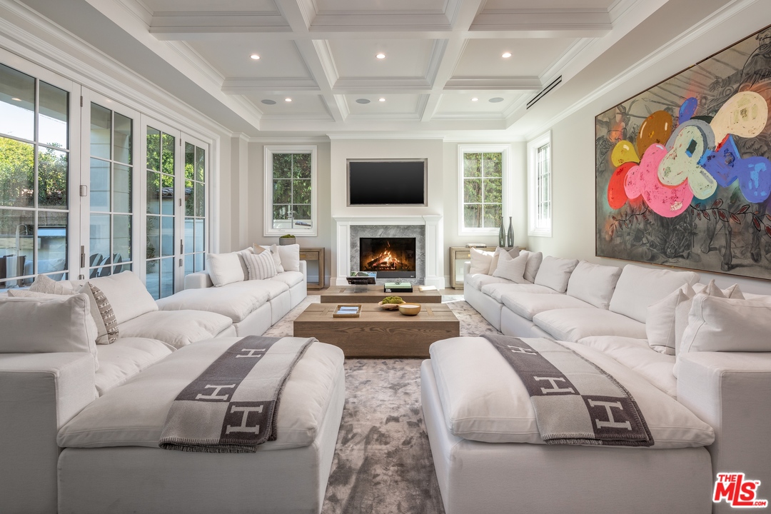 604 Walden Drive Beverly Hills, CA 90210 - Photo 8 of 31