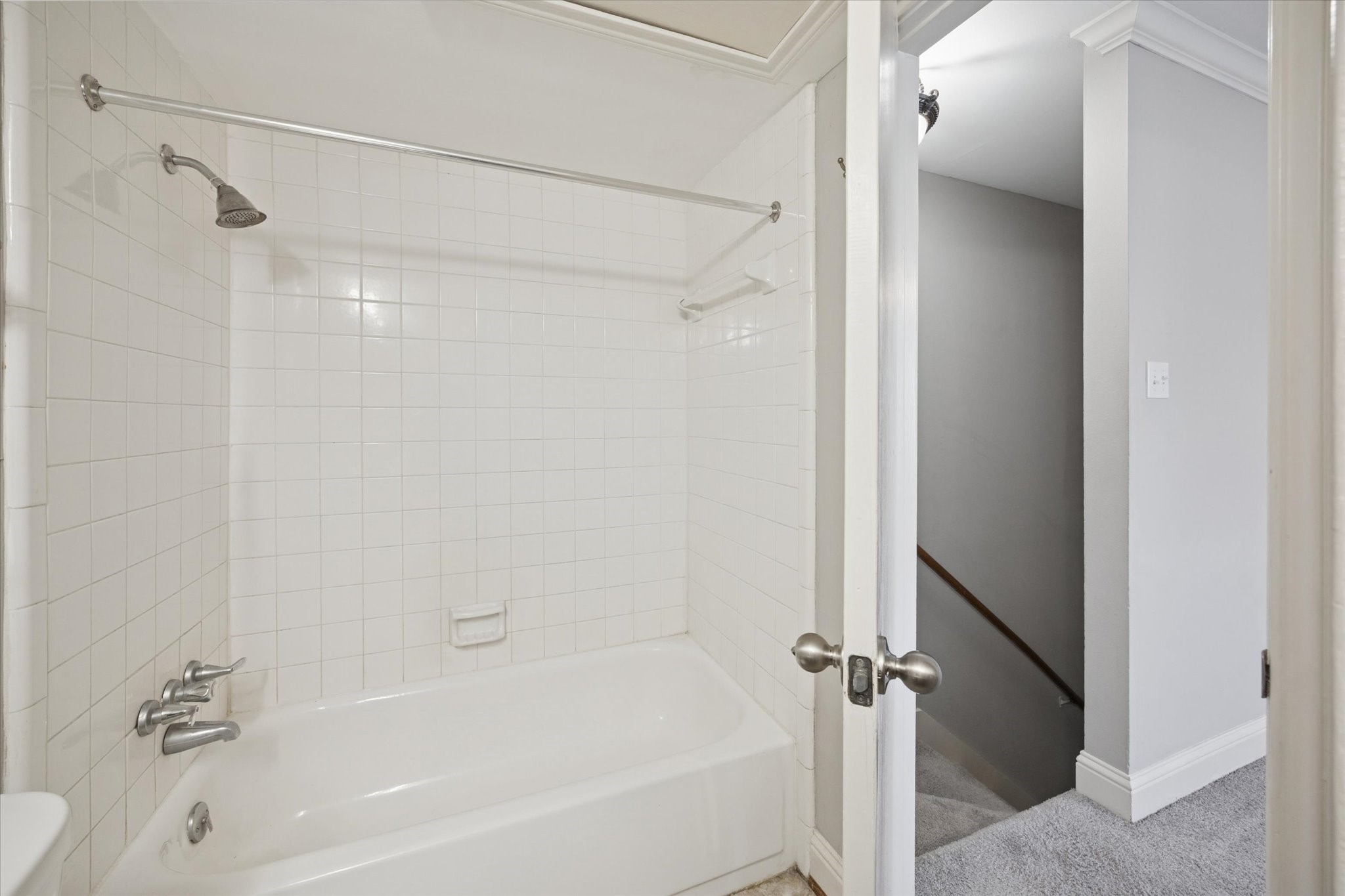 1531 Marshall Street, Unit 1 Houston, TX 77006 - Photo 14 of 19 This spotless bathroom includes a classic tub and shower combination with neutral tile and simple finishes that keep the space bright and functional.