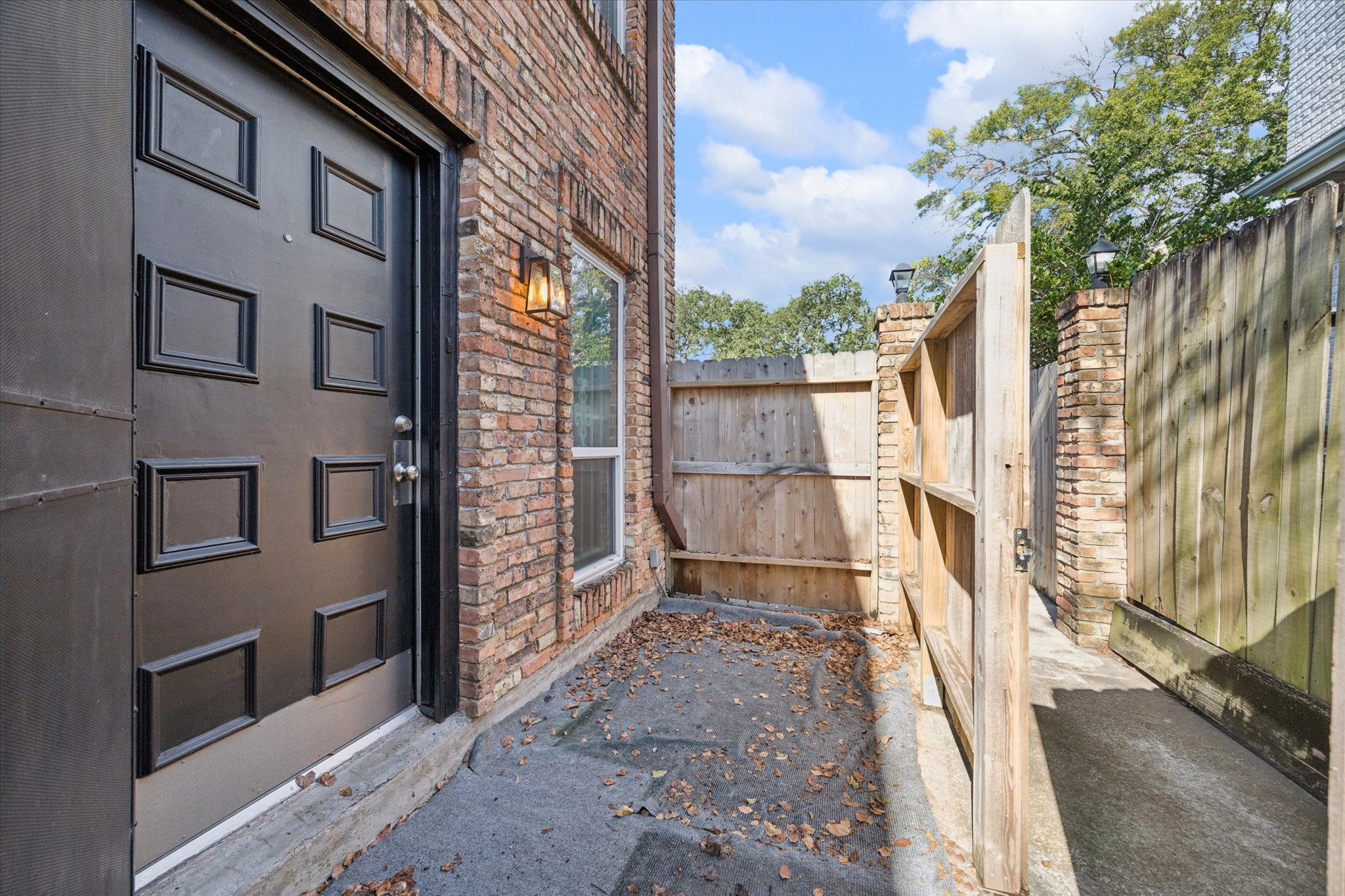 1531 Marshall Street, Unit 1 Houston, TX 77006 - Photo 4 of 19 Your side entry opens to a small fenced patio that adds an extra touch of privacy and gives you a welcoming spot to enter your home.