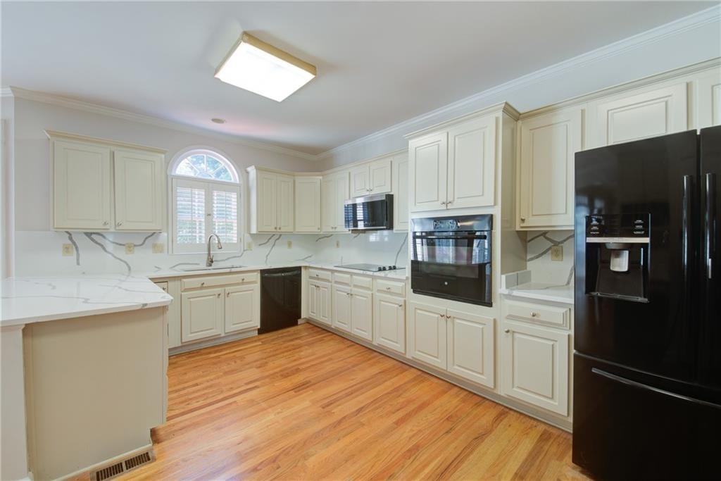 2020 Ridge Gate Drive Cumming, GA 30041 - Photo 6 of 37