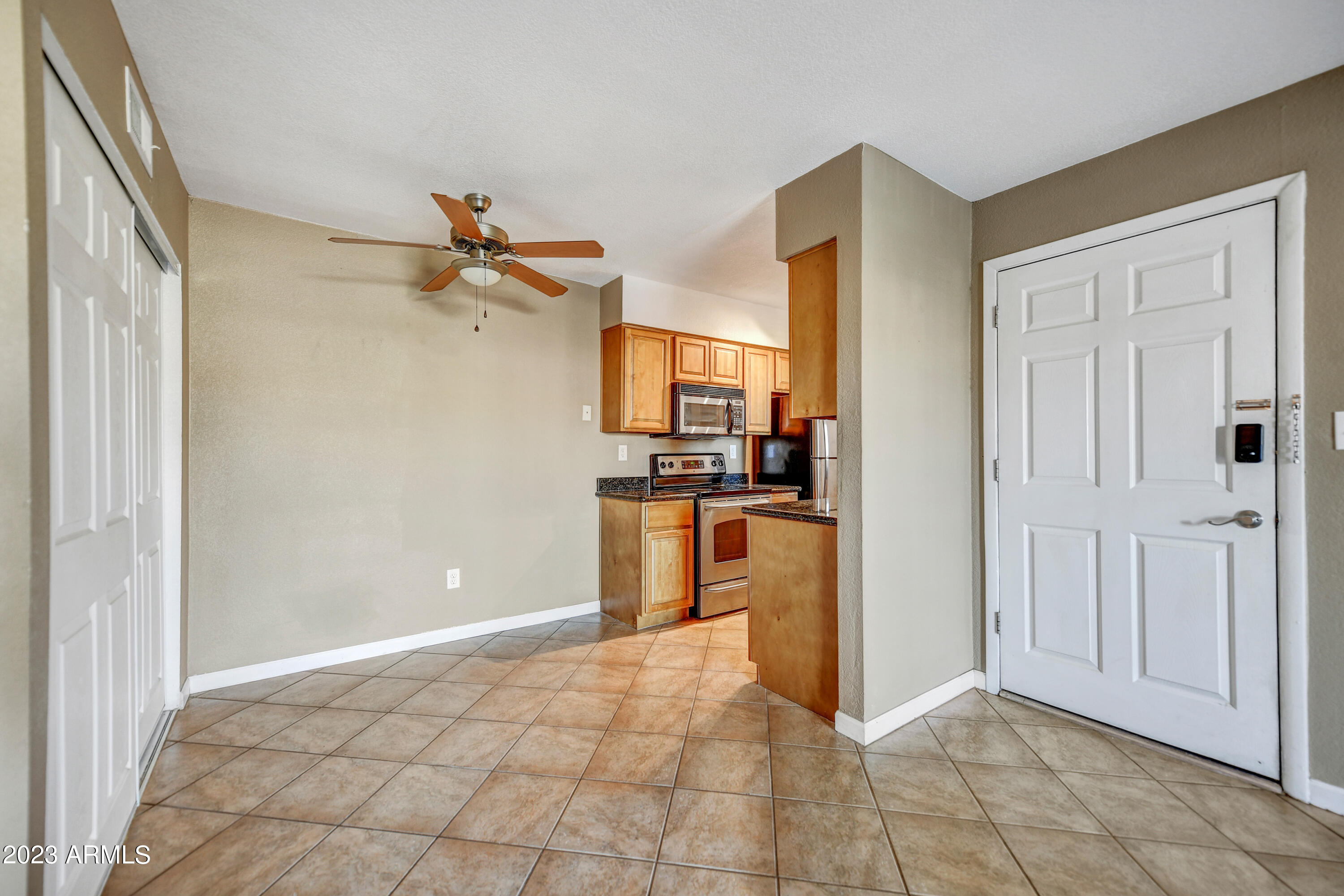 5877 North Granite Reef Road, Unit 1105 Scottsdale, AZ 85250 - Photo 3 of 15 Dining