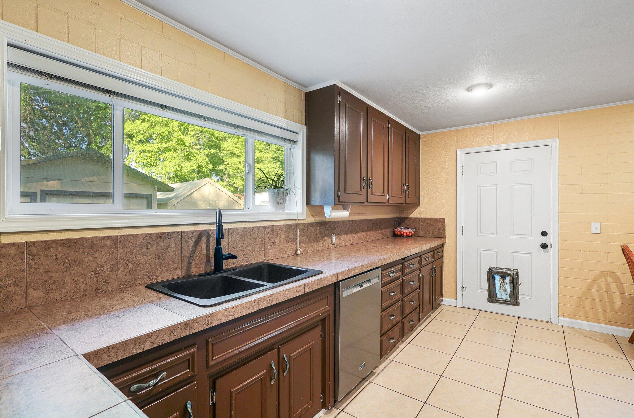 3324 Bardick Road Anderson, CA 96007 - Photo 11 of 27 7-web-or-mls-LZ0A0065