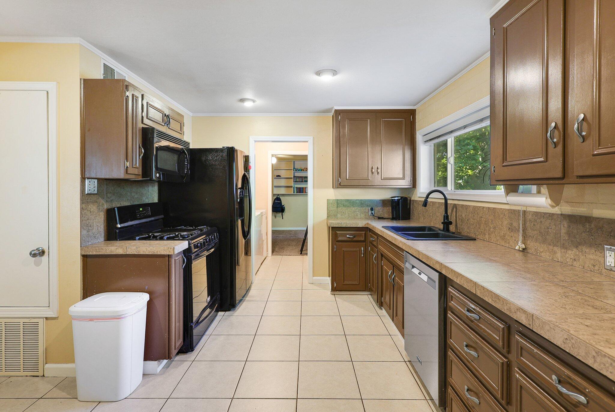 3324 Bardick Road Anderson, CA 96007 - Photo 10 of 27 6-web-or-mls-LZ0A0055