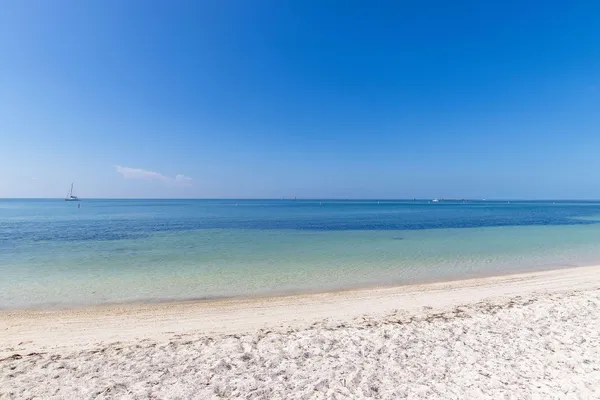 $1,250,000 | 320 Calzada De Bougainville, Marathon, FL 33050