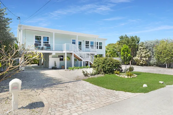 $1,250,000 | 320 Calzada De Bougainville, Marathon, FL 33050