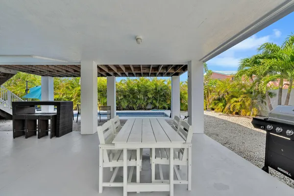 $1,250,000 | 320 Calzada De Bougainville, Marathon, FL 33050