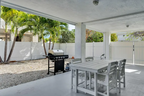 $1,250,000 | 320 Calzada De Bougainville, Marathon, FL 33050